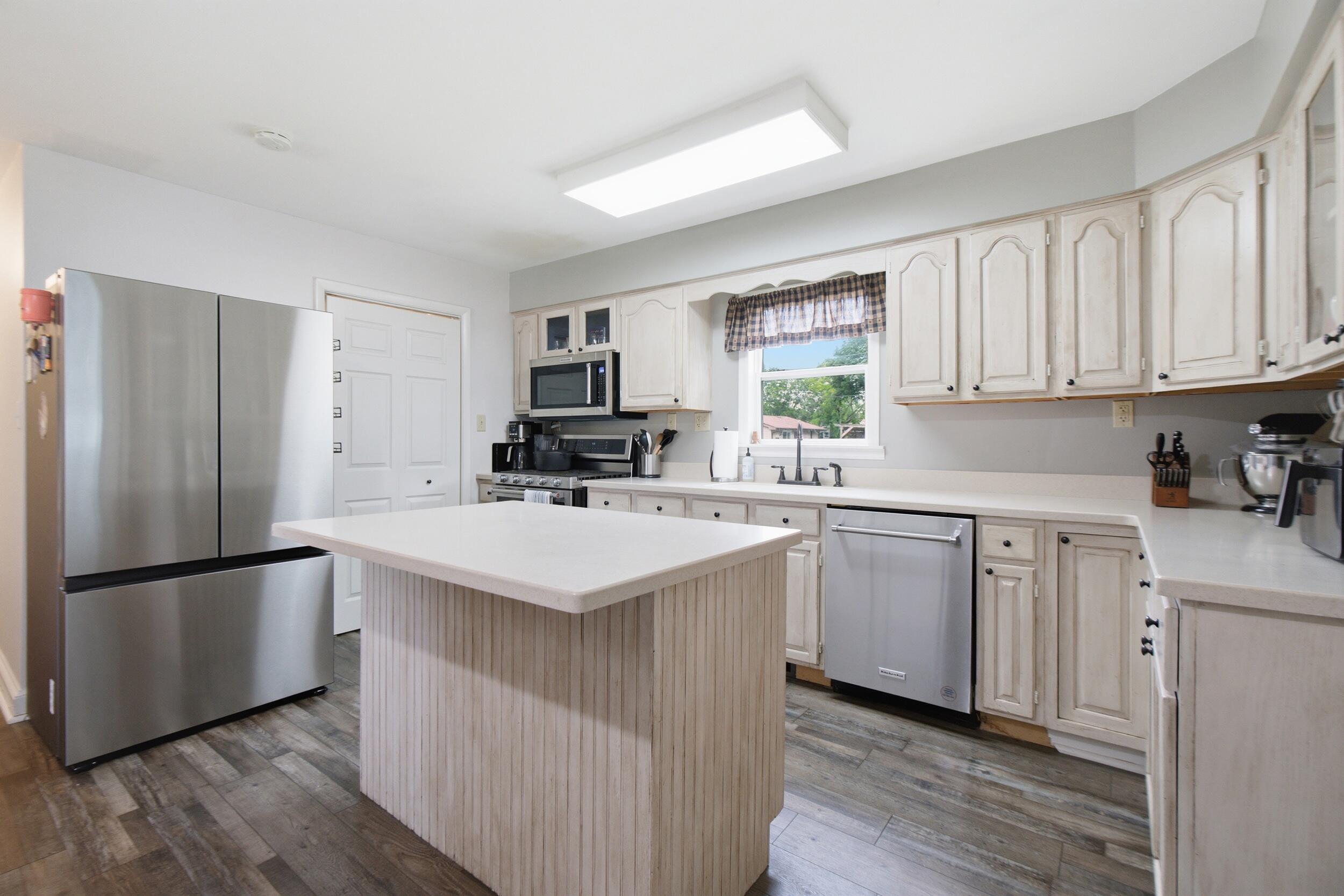 954 Mohawk Drive Crown Point, IN 46307 - Photo 5 of 27 2500x1667