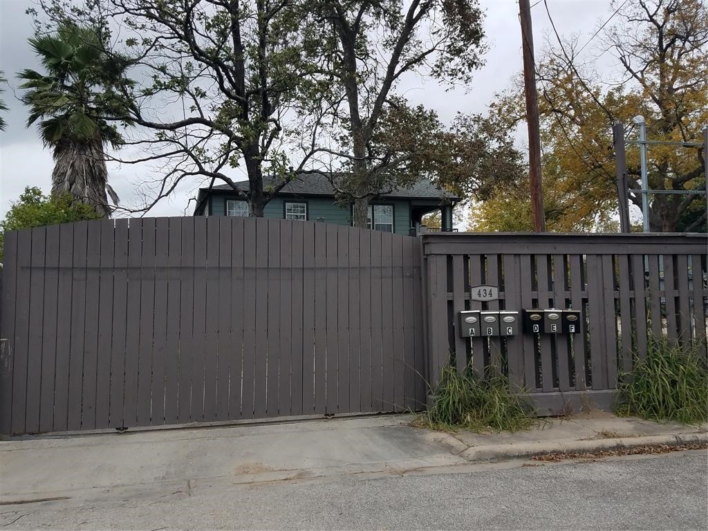 434 Lenard Street, Unit F Houston, TX 77009 - Photo 7 of 13