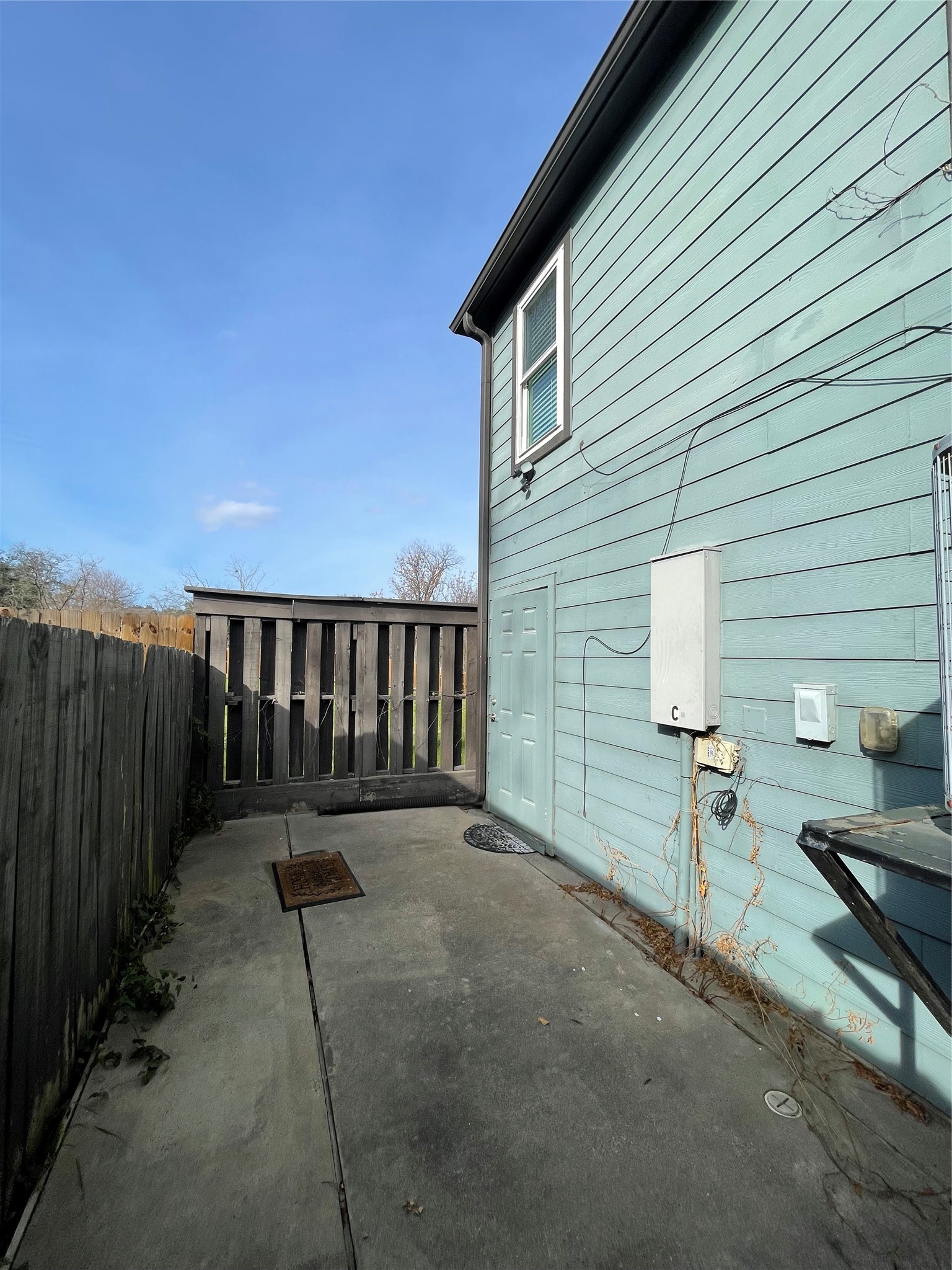 434 Lenard Street, Unit F Houston, TX 77009 - Photo 10 of 15 a view of a backyard with wooden fence