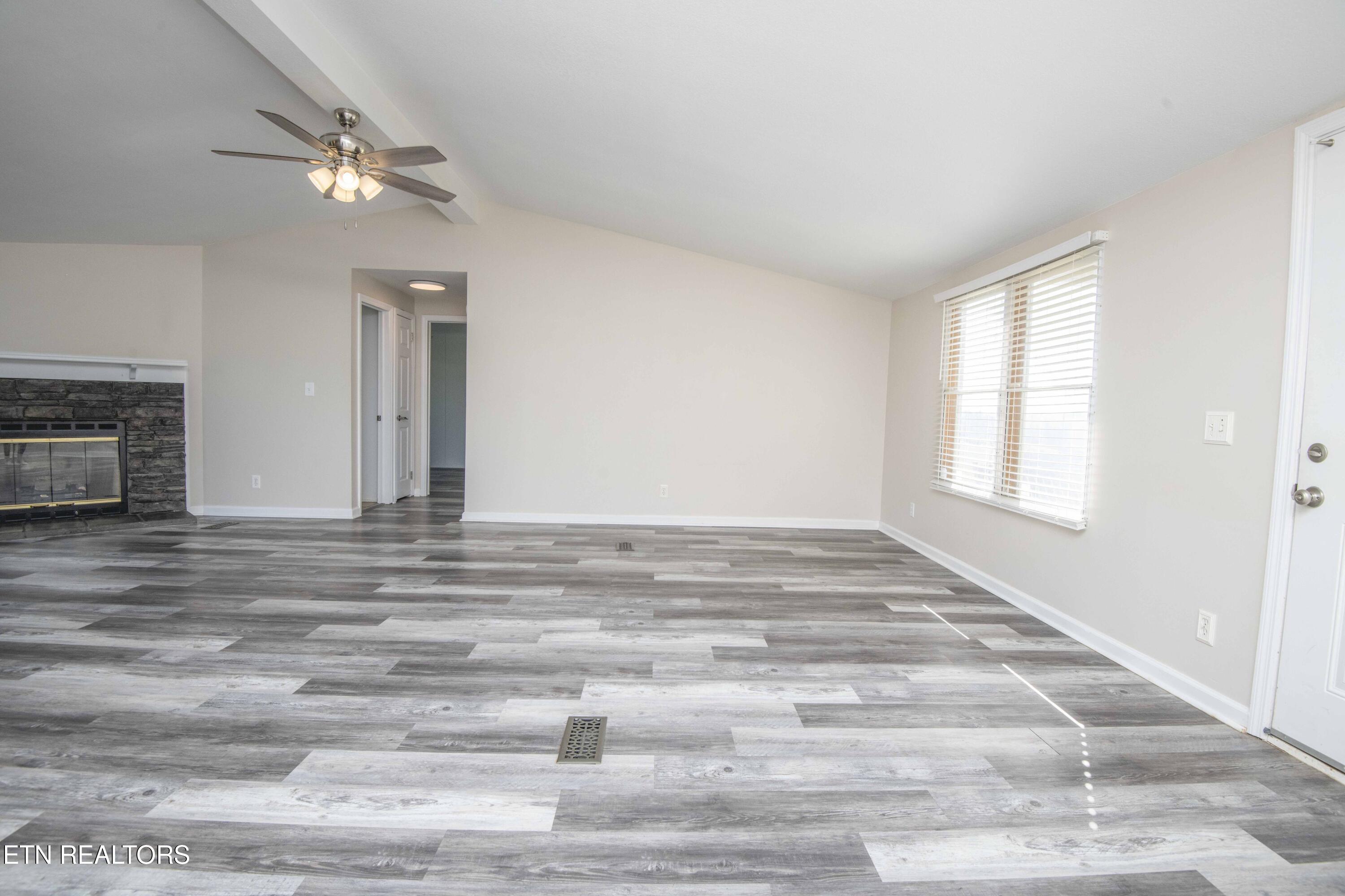 212 Meyers Grove Road New Tazewell, TN 37825 - Photo 5 of 59 living_1