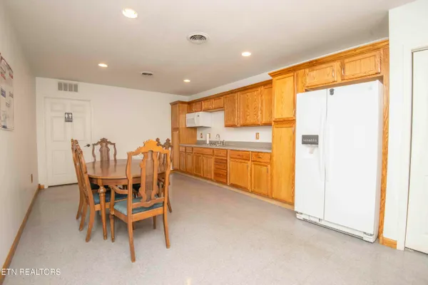 $749,900 | 212 Meyers Grove Road, New Tazewell, TN 37825