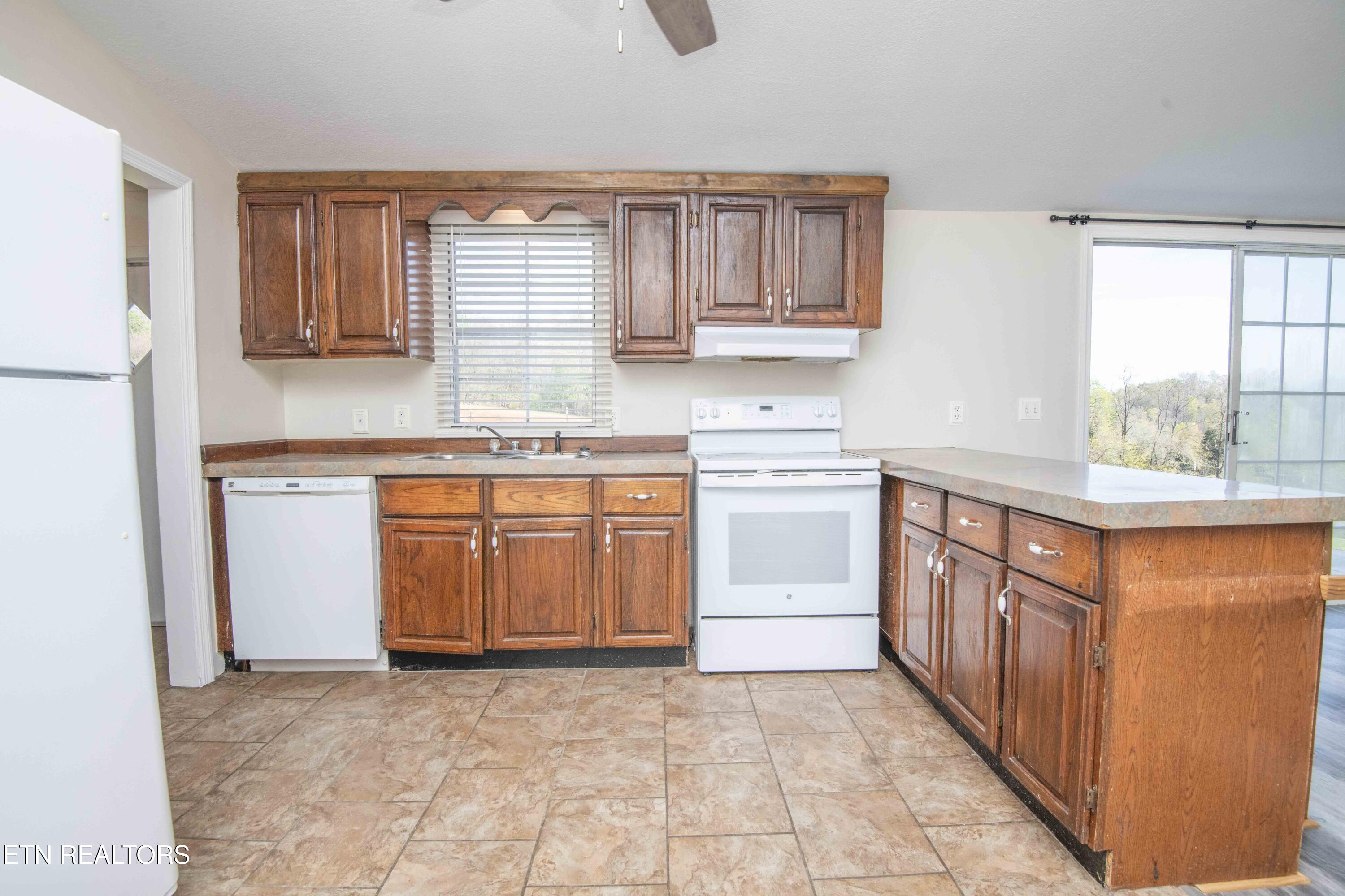 212 Meyers Grove Road New Tazewell, TN 37825 - Photo 7 of 59 kitchen 5_1