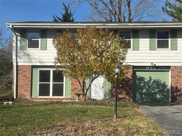 $339,000 | 915 Trianon Lane, Ballwin, MO 63011