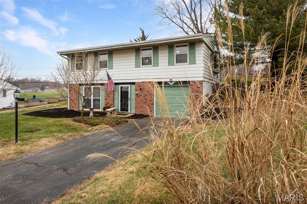 915 Trianon Lane Ballwin, MO 63011 - Photo 2 of 53