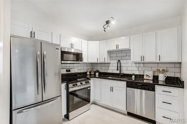 $339,000 | 915 Trianon Lane, Ballwin, MO 63011