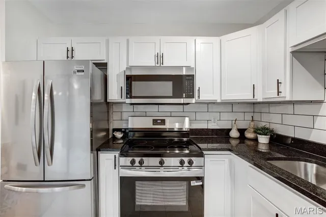 $339,000 | 915 Trianon Lane, Ballwin, MO 63011