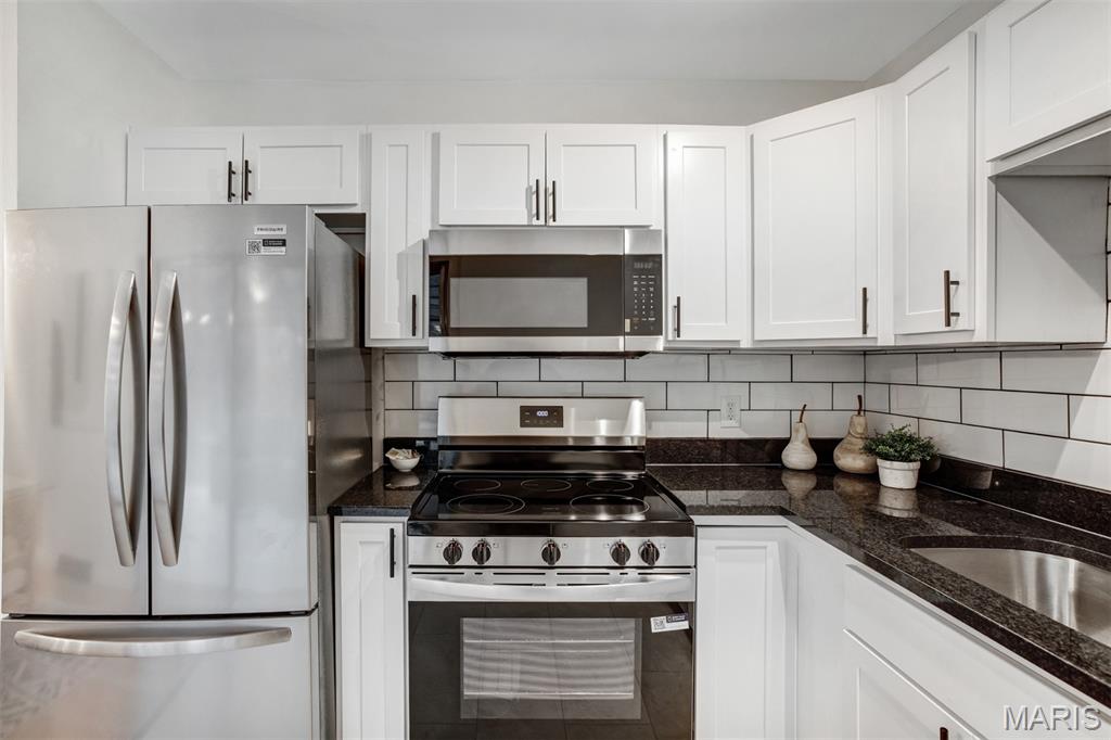 915 Trianon Lane Ballwin, MO 63011 - Photo 22 of 53