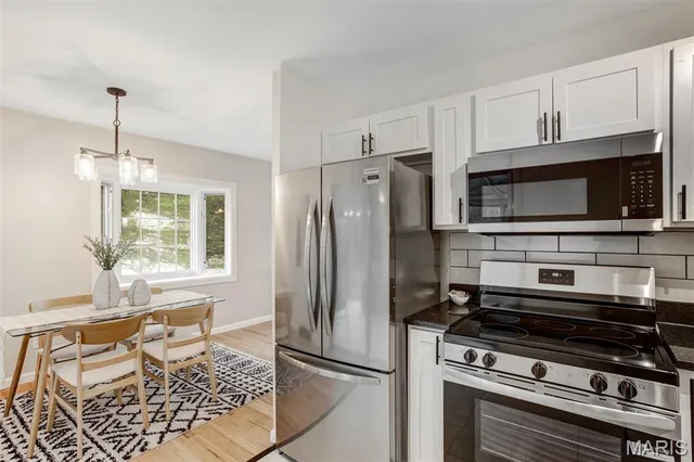 $339,000 | 915 Trianon Lane, Ballwin, MO 63011