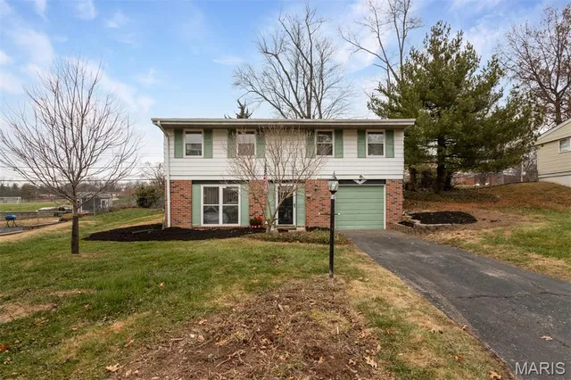 $339,000 | 915 Trianon Lane, Ballwin, MO 63011