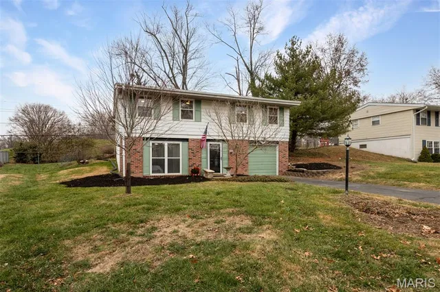 $339,000 | 915 Trianon Lane, Ballwin, MO 63011
