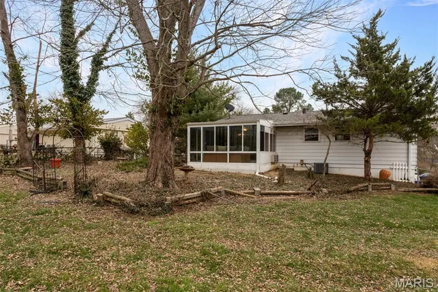 $339,000 | 915 Trianon Lane, Ballwin, MO 63011