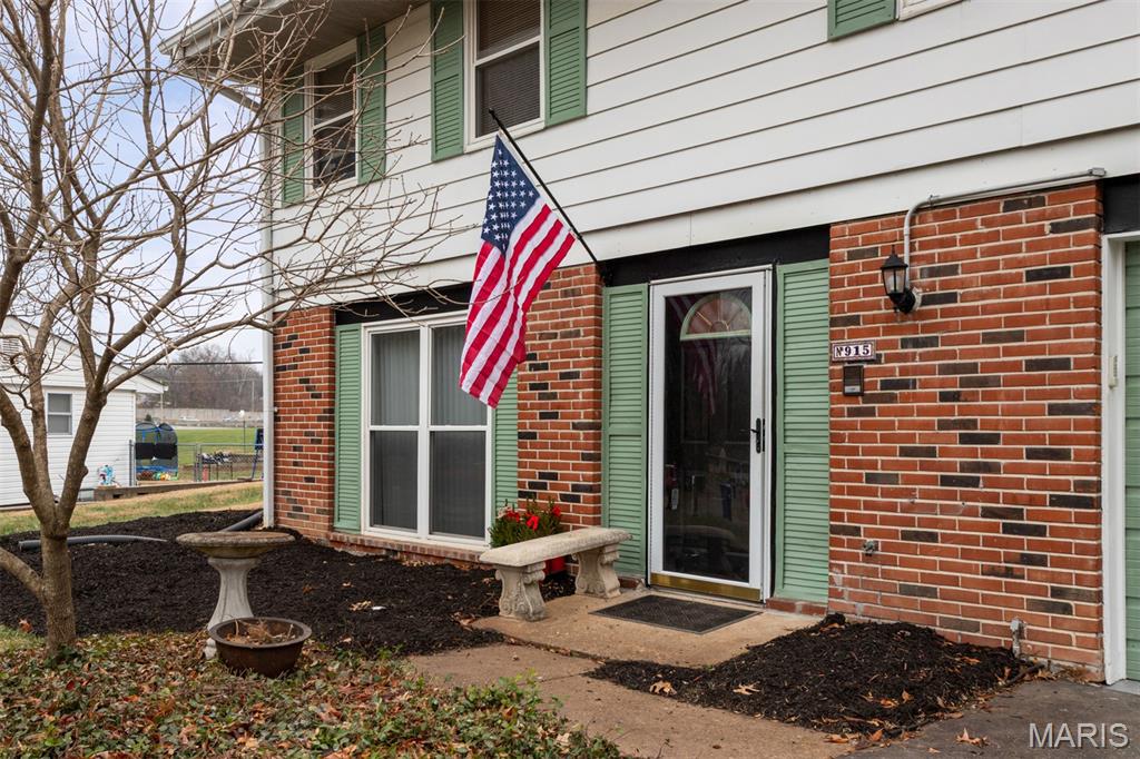 915 Trianon Lane Ballwin, MO 63011 - Photo 6 of 53