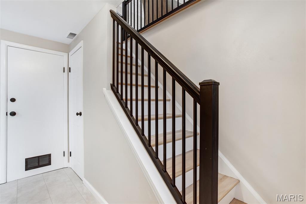 915 Trianon Lane Ballwin, MO 63011 - Photo 9 of 53