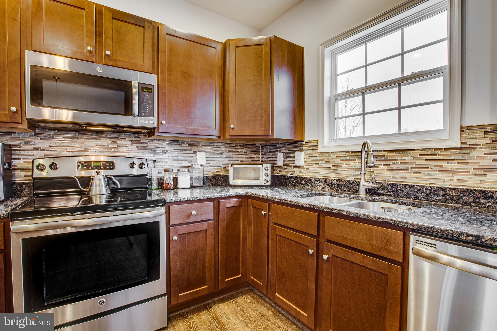 17276 Library Boulevard Ruther Glen, VA 22546 - Photo 11 of 34 newer SS appliances withe tile backsplash