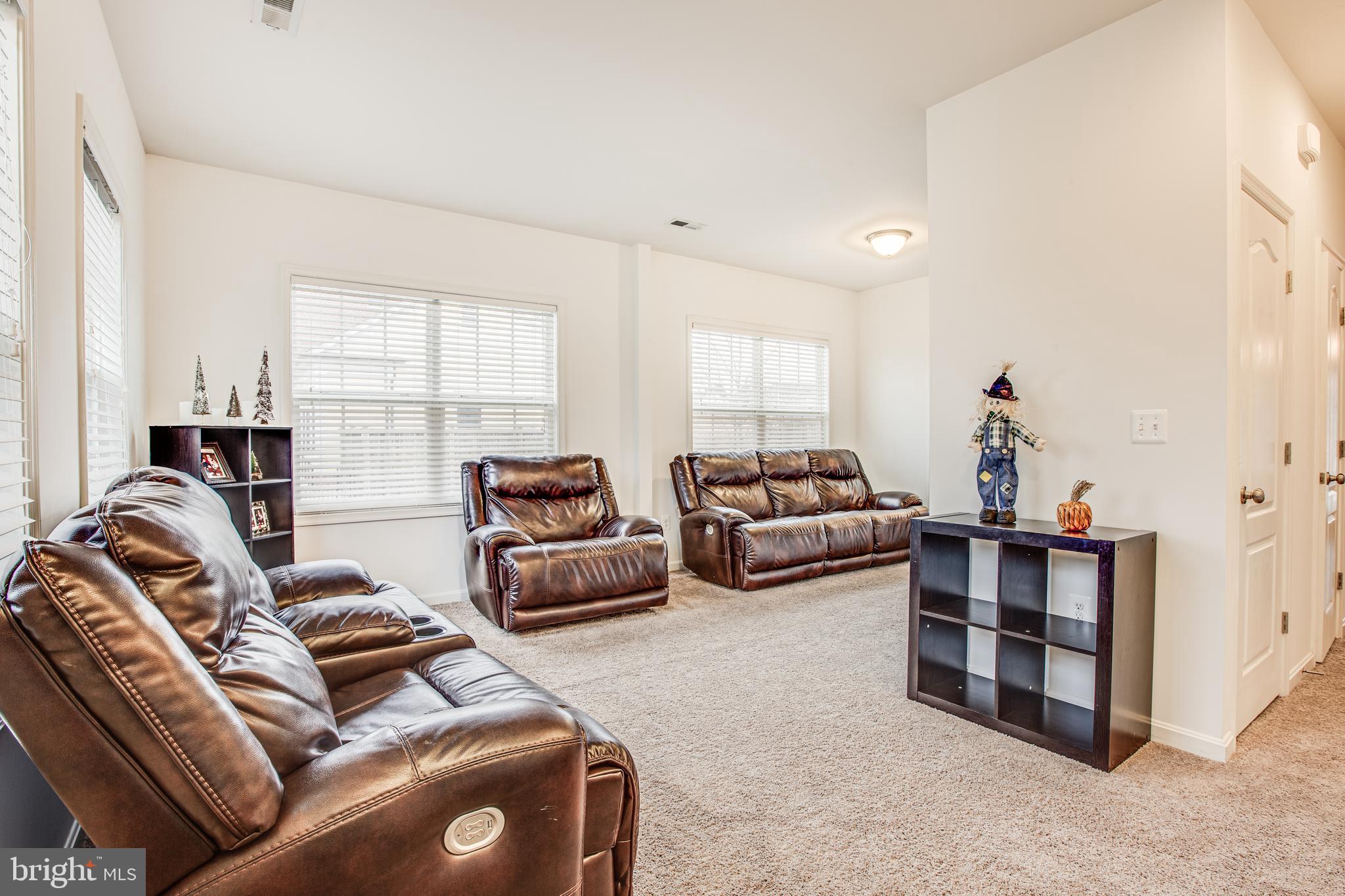 17276 Library Boulevard Ruther Glen, VA 22546 - Photo 8 of 34 living room