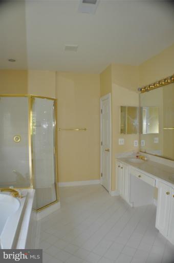7420 Spring Summit Road Springfield, VA 22150 - Photo 21 of 30 Dual Vanities, Separate shower, Jacuzzi Tub