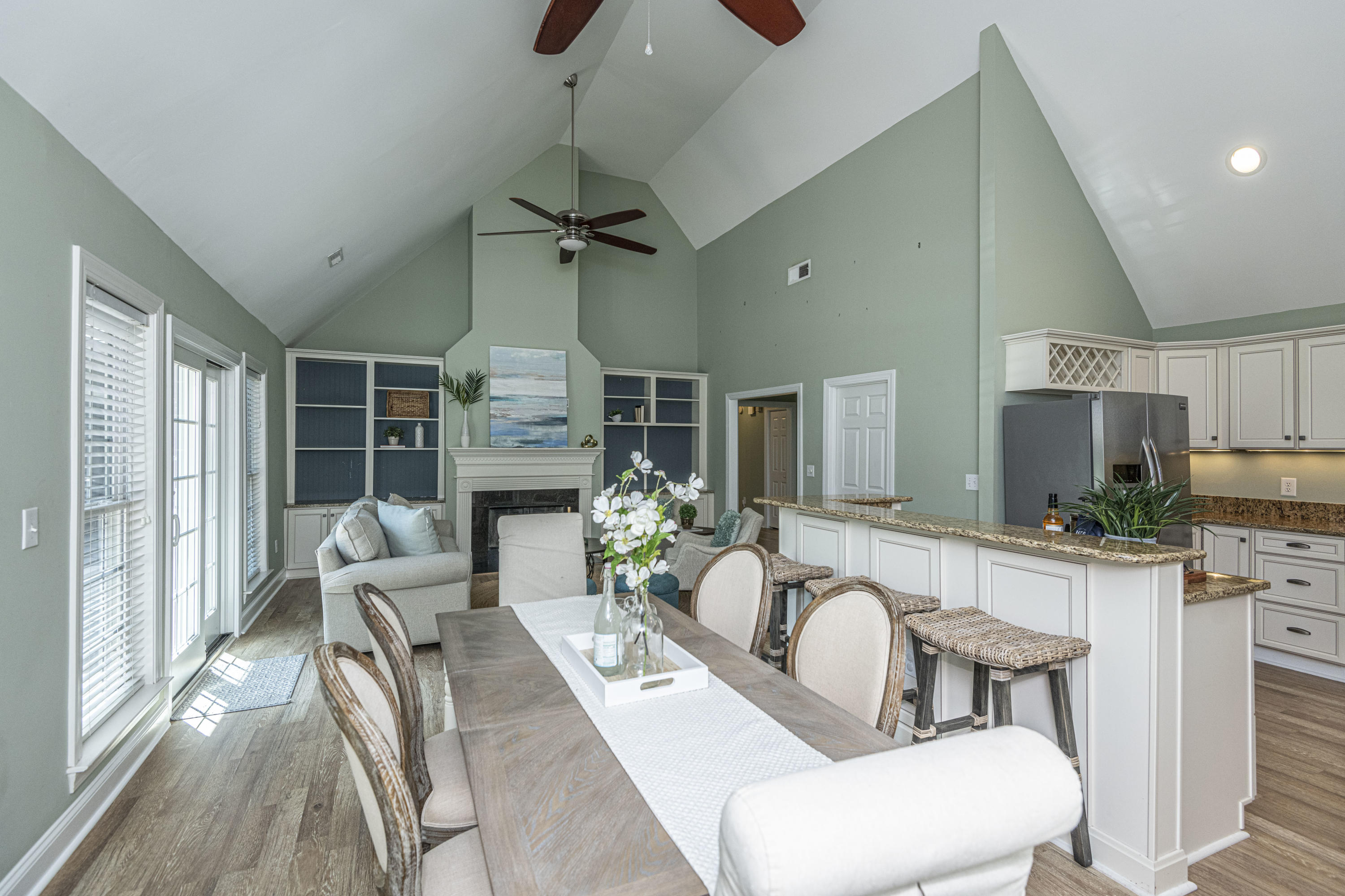 429 Commonwealth Road Mount Pleasant, SC 29466 - Photo 28 of 48 429 commonwealth dining reshoot