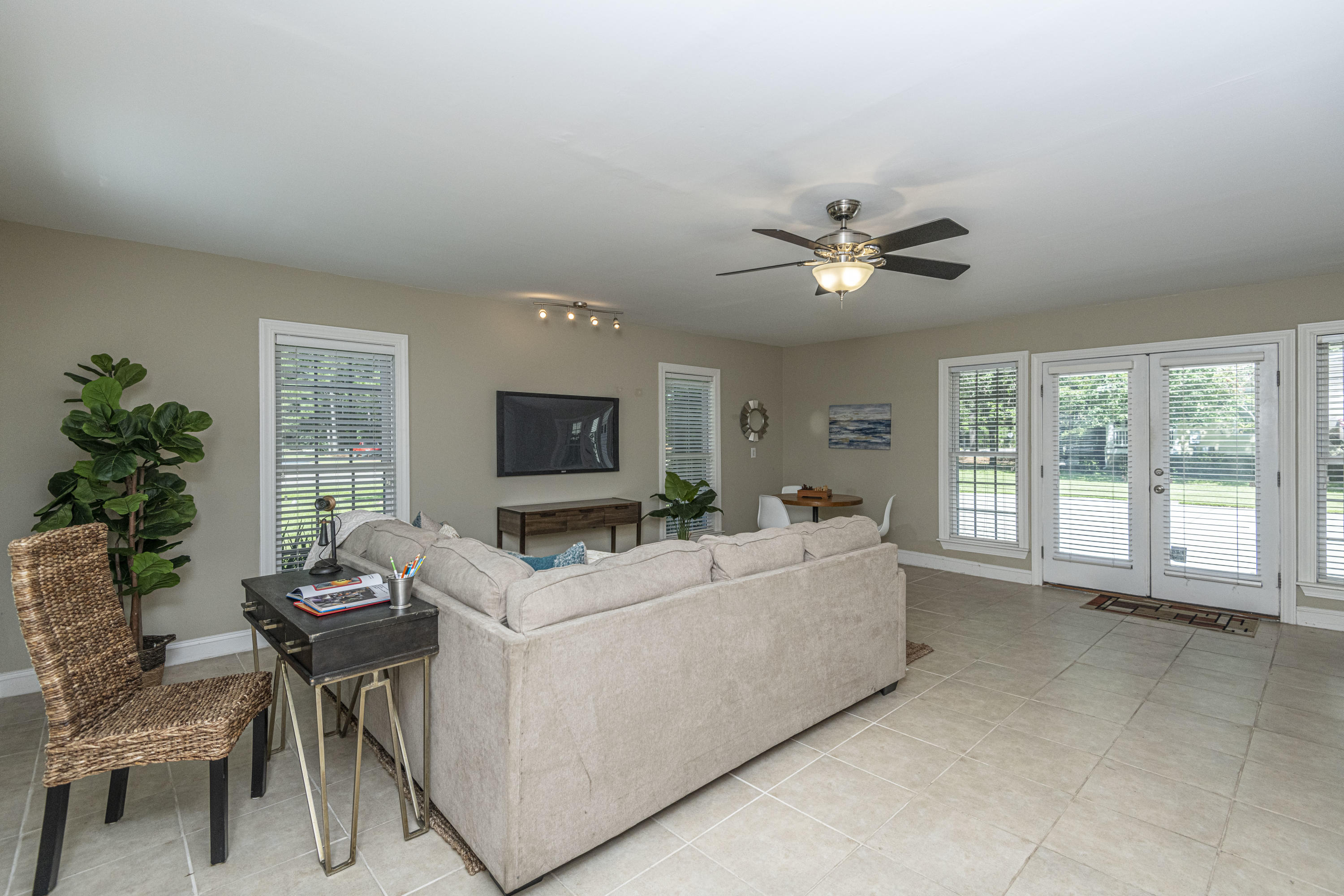 429 Commonwealth Road Mount Pleasant, SC 29466 - Photo 45 of 48 429 commonwealth flex space reshoot 3