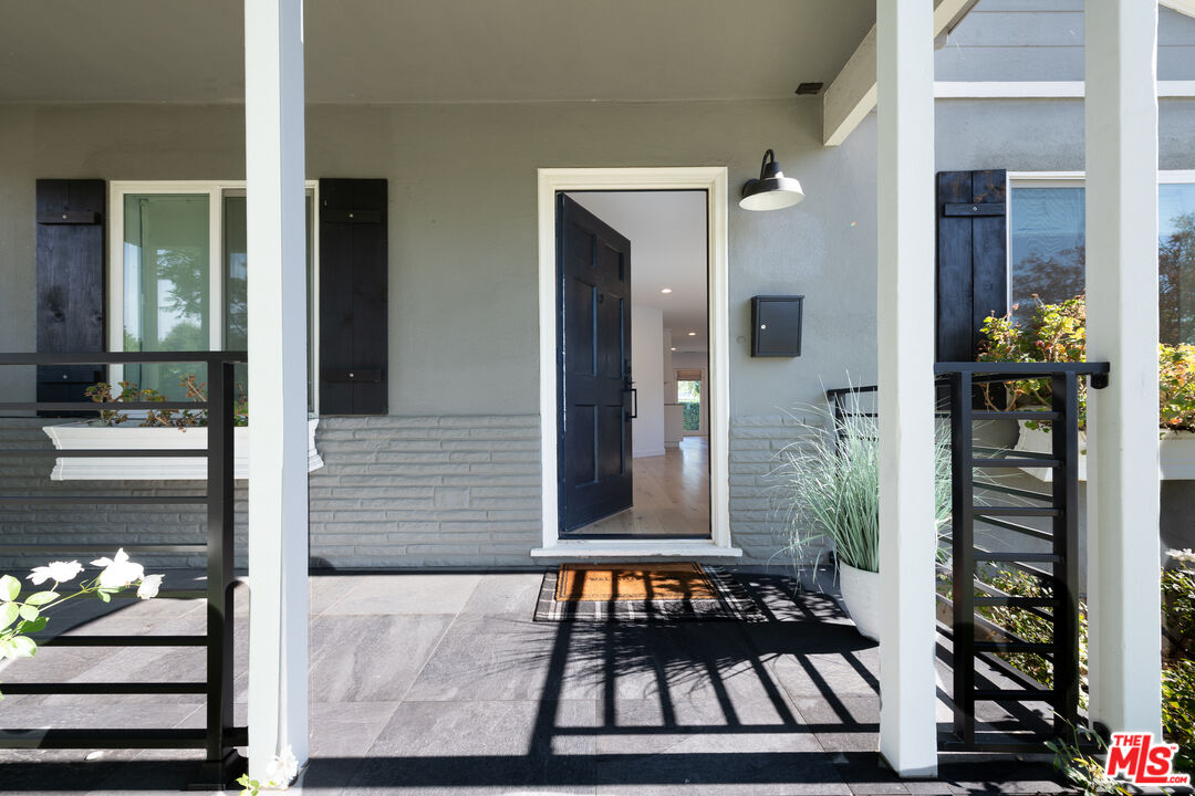 5970 Balcom Avenue Encino, CA 91316 - Photo 4 of 21