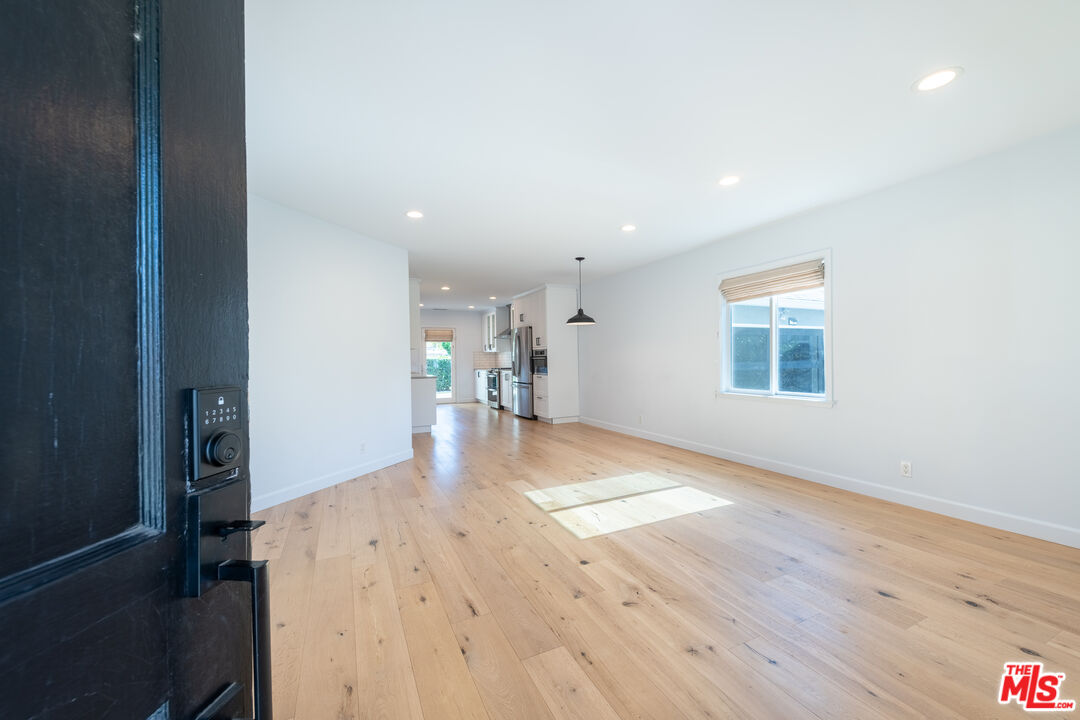 5970 Balcom Avenue Encino, CA 91316 - Photo 5 of 21