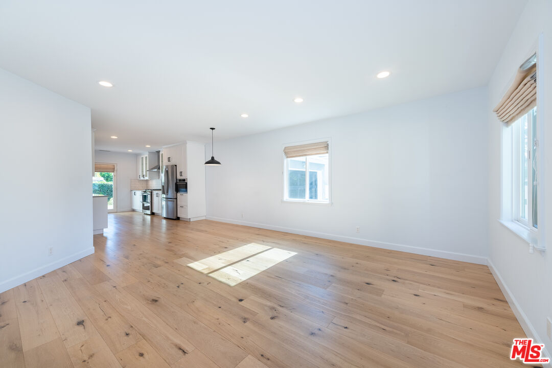 5970 Balcom Avenue Encino, CA 91316 - Photo 6 of 21