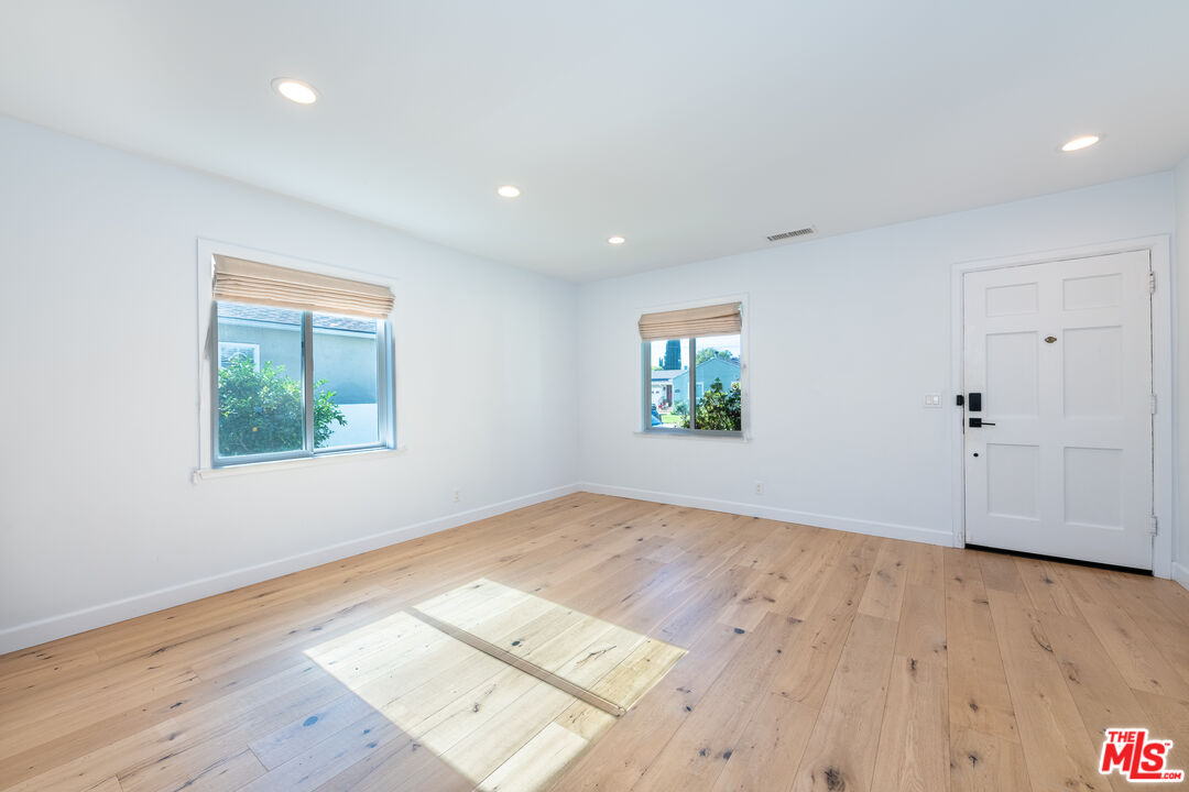 5970 Balcom Avenue Encino, CA 91316 - Photo 7 of 21