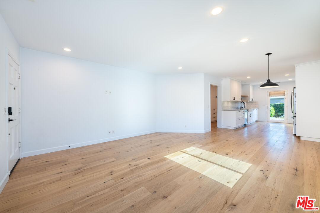 5970 Balcom Avenue Encino, CA 91316 - Photo 8 of 21