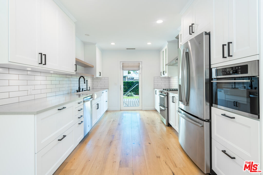 5970 Balcom Avenue Encino, CA 91316 - Photo 9 of 21