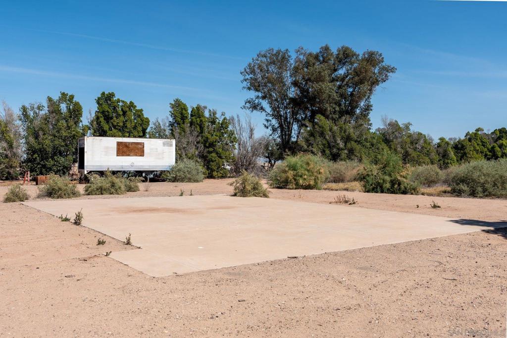 2465 Meloland Road El Centro, CA 92243 - Photo 5 of 26