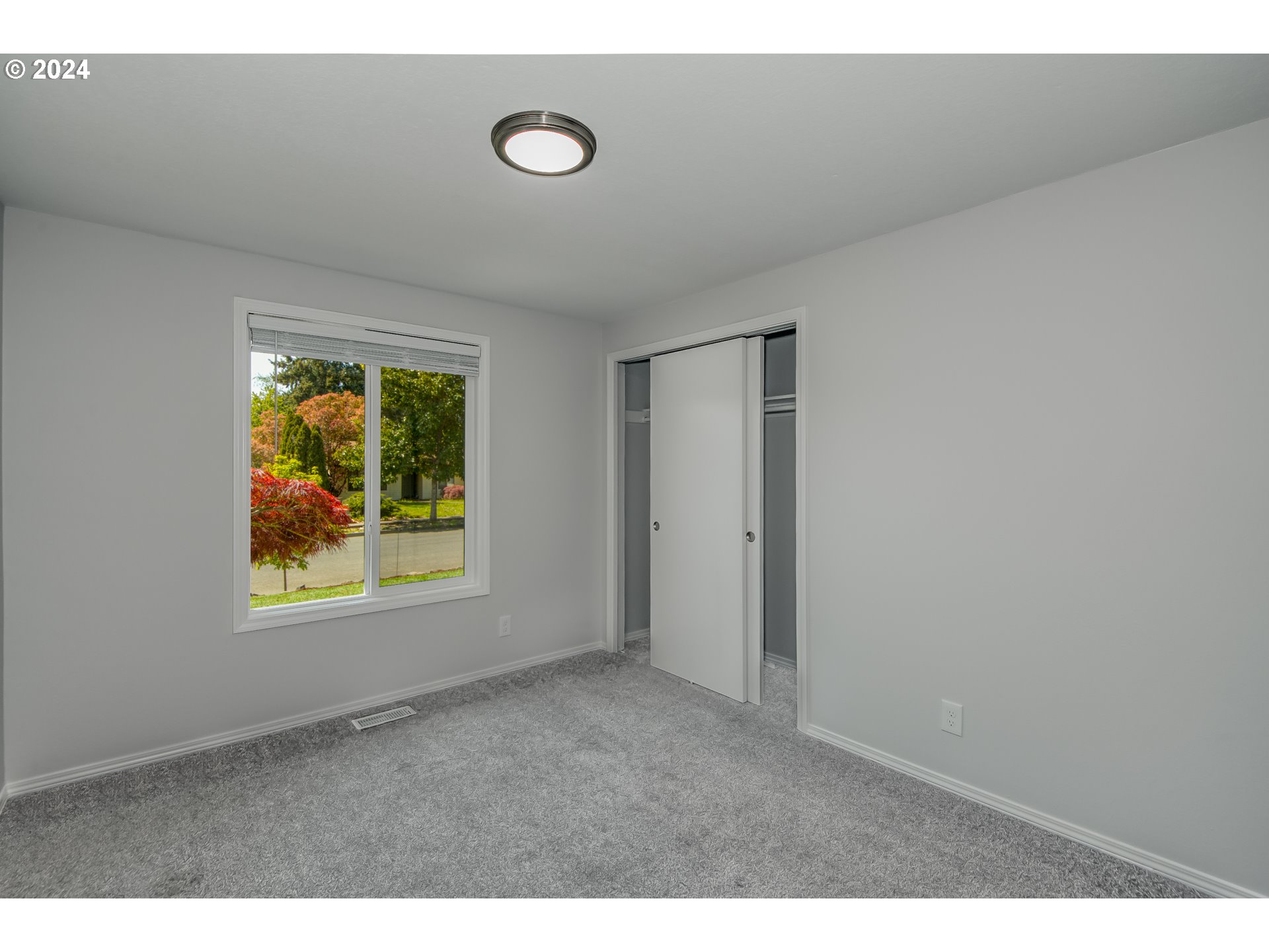 8640 Southwest 133rd Avenue Beaverton, OR 97008 - Photo 14 of 25 a view of an empty room with a window