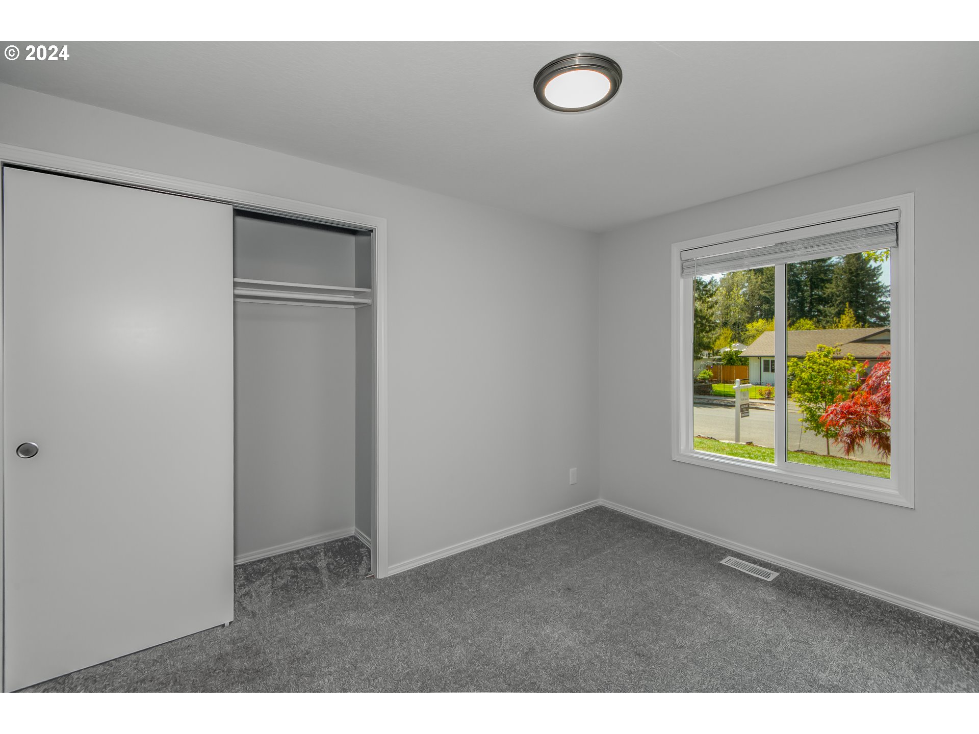 8640 Southwest 133rd Avenue Beaverton, OR 97008 - Photo 16 of 25 a view of an empty room with a window