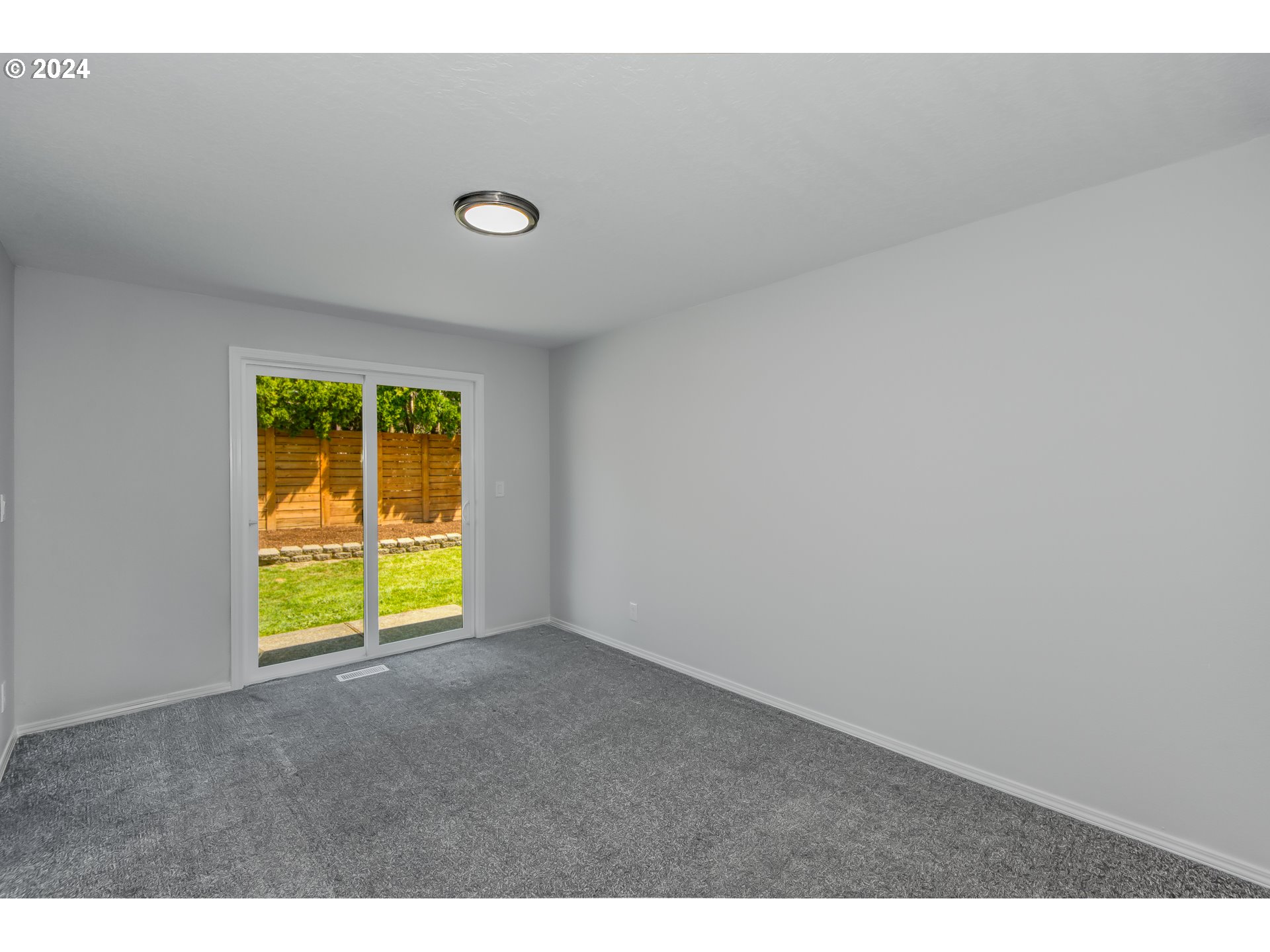 8640 Southwest 133rd Avenue Beaverton, OR 97008 - Photo 18 of 25 a view of an empty room with a window