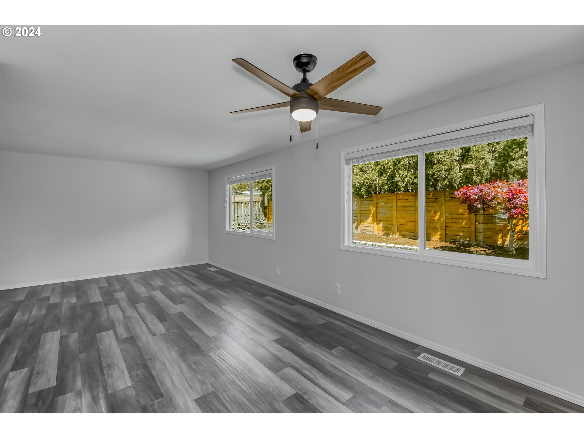8640 Southwest 133rd Avenue Beaverton, OR 97008 - Photo 5 of 25 a view of an empty room with a window