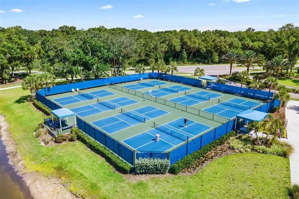 a picture of a tennis court