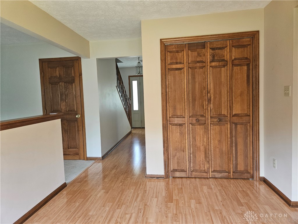 823 Spring Falls Avenue Springfield, OH 45502 - Photo 9 of 26 Eat in Kitchen area