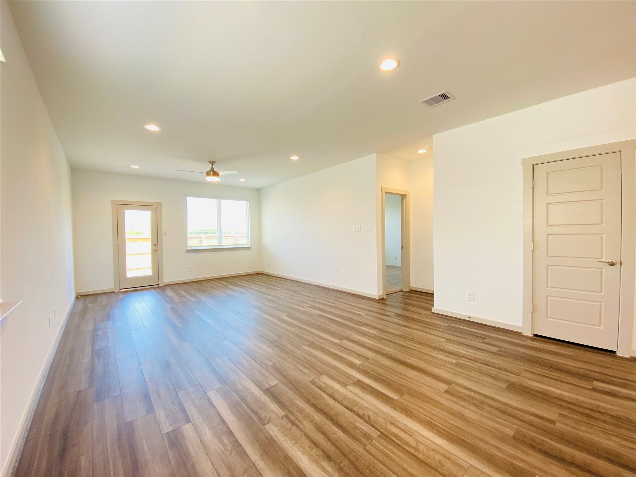 2811 White Summit Court Houston, TX 77047 - Photo 6 of 17