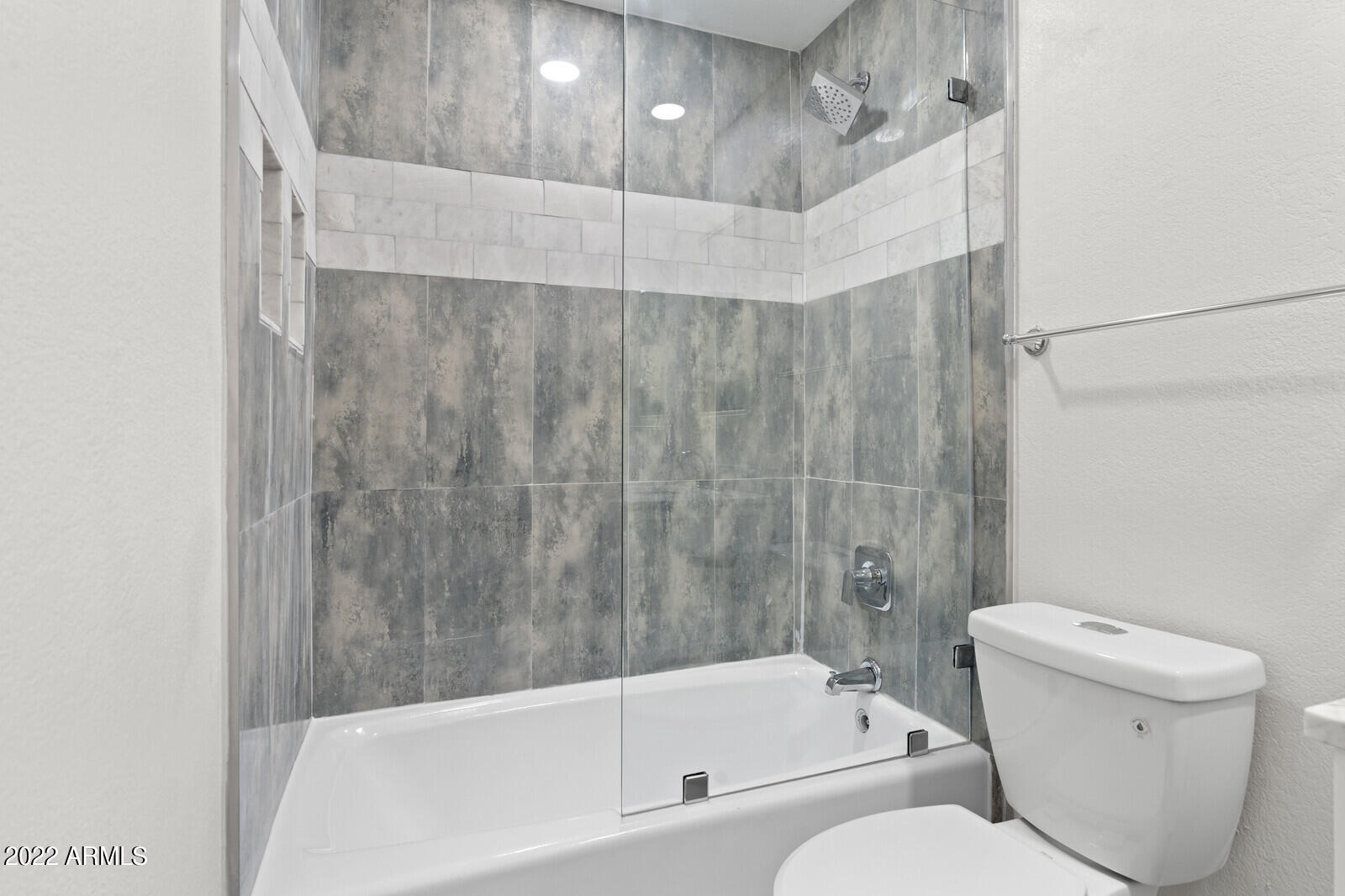 3047 East Rose Lane Phoenix, AZ 85016 - Photo 19 of 27 a bathroom with a toilet and a bathtub