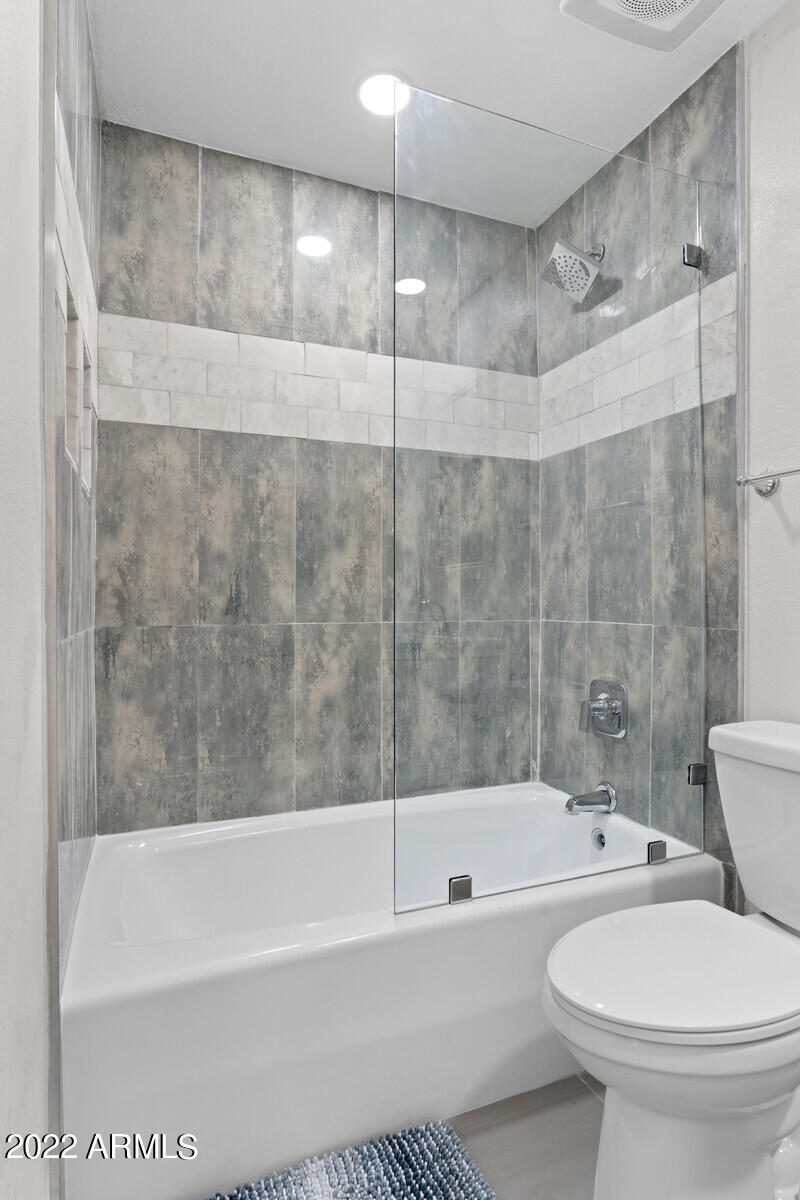 3047 East Rose Lane Phoenix, AZ 85016 - Photo 20 of 27 a bathroom with a bathtub and a toilet