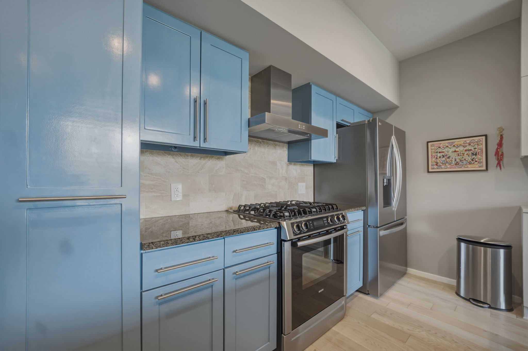 1600 Barton Springs Road, Unit 4305 Austin, TX 78704 - Photo 5 of 26 a kitchen with stainless steel appliances granite countertop a stove and a refrigerator