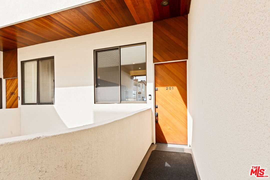 6209 Pacific Avenue, Unit 201 Playa del Rey, CA 90293 - Photo 5 of 48