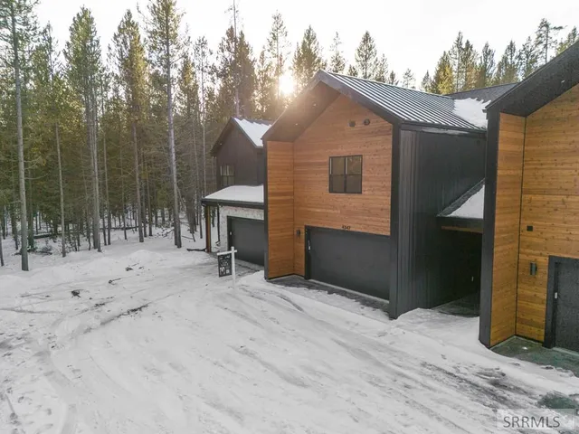 $795,000 | 4347 Yeti Lane, Island Park, ID 83429