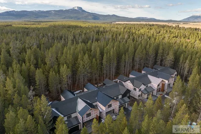 $795,000 | 4347 Yeti Lane, Island Park, ID 83429