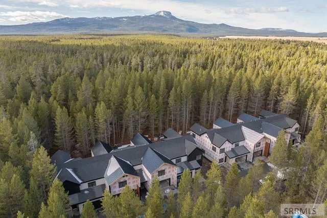 $795,000 | 4347 Yeti Lane, Island Park, ID 83429