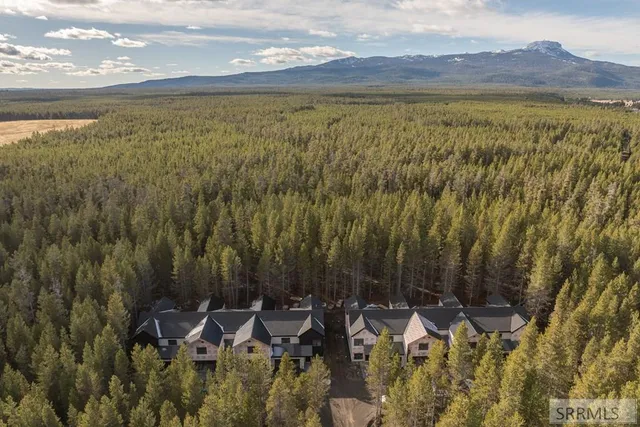 $795,000 | 4347 Yeti Lane, Island Park, ID 83429