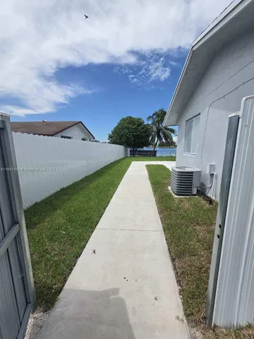 a view of a back yard of the house