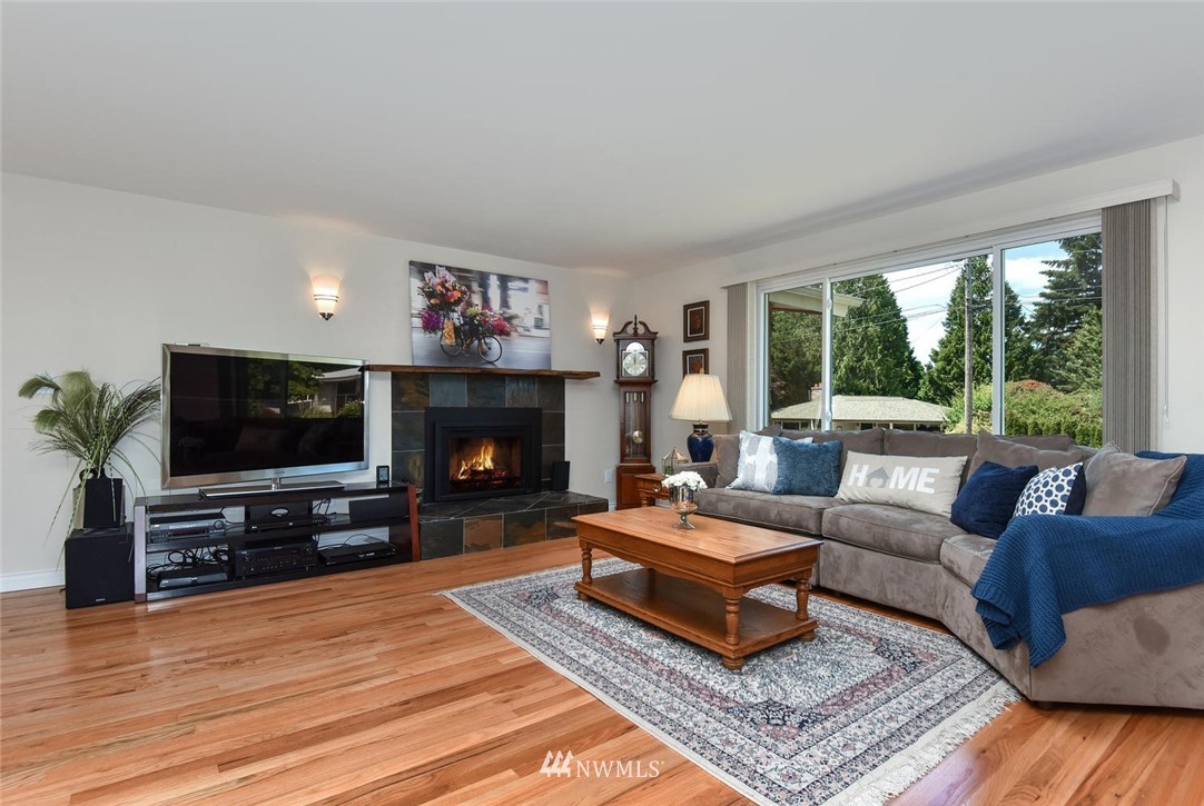 17658 110th Avenue Southeast Renton, WA 98055 - Photo 3 of 20 Gallery Image 3