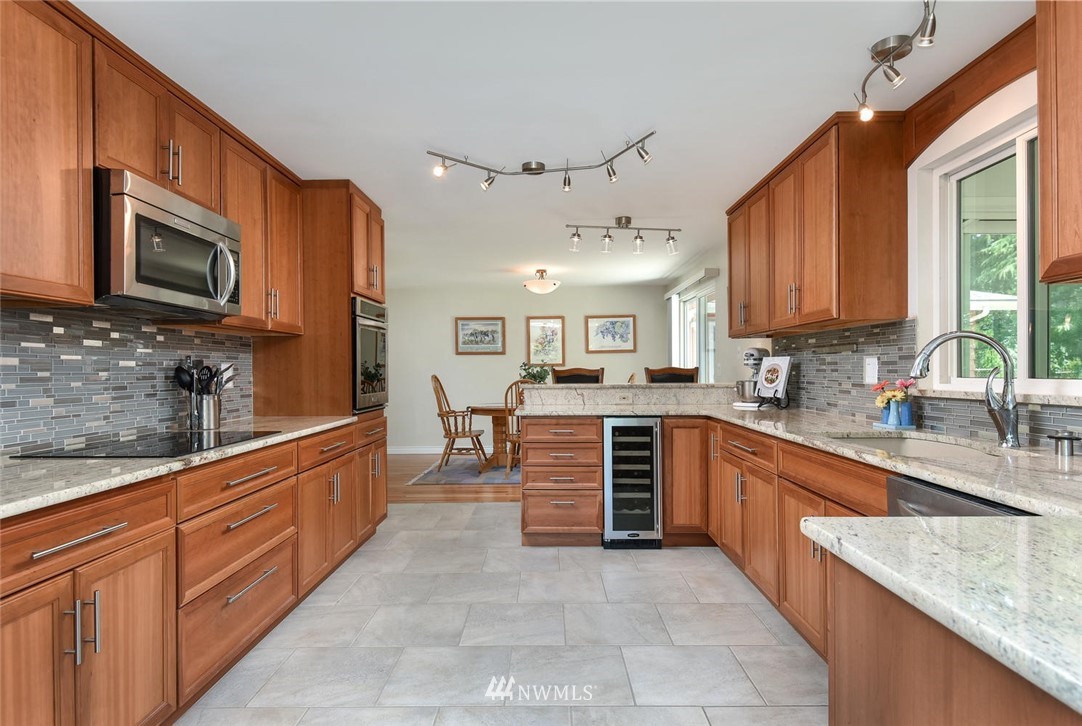 17658 110th Avenue Southeast Renton, WA 98055 - Photo 4 of 20 Gallery Image 4