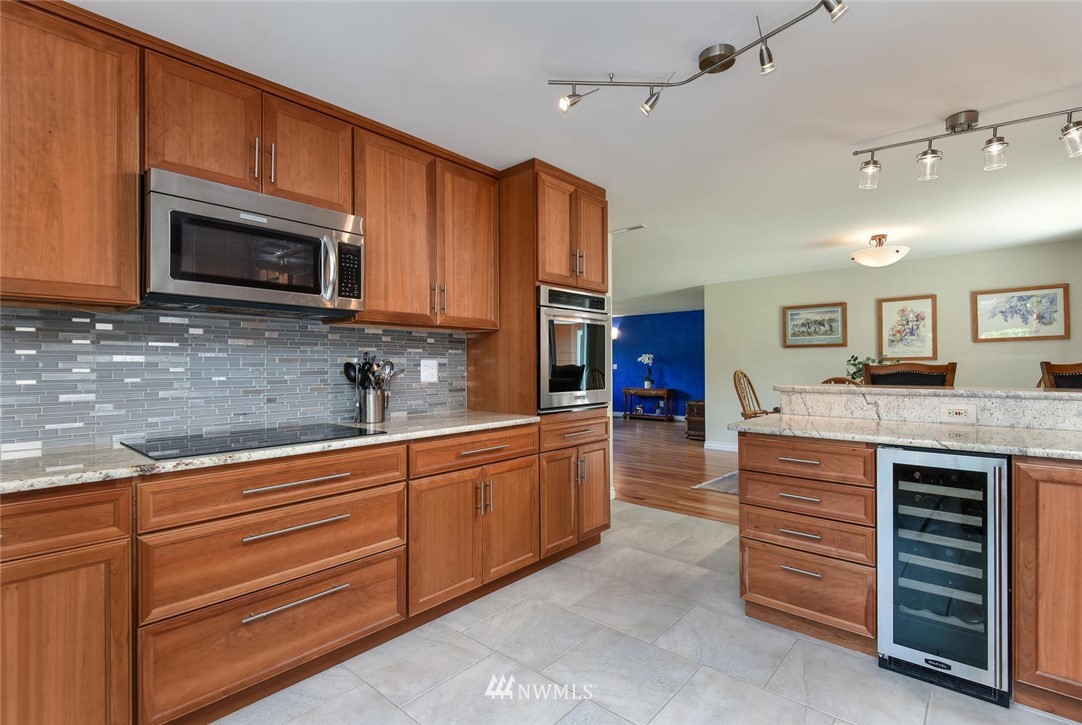 17658 110th Avenue Southeast Renton, WA 98055 - Photo 5 of 20 Gallery Image 5