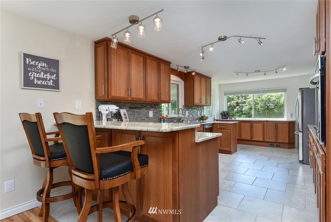 17658 110th Avenue Southeast Renton, WA 98055 - Photo 6 of 20 Gallery Image 6