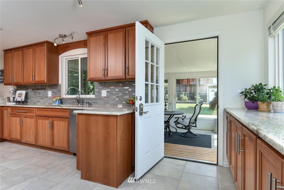 17658 110th Avenue Southeast Renton, WA 98055 - Photo 7 of 20 Gallery Image 7